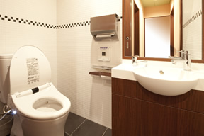 日々利用するトイレは、電気や水などのエネルギーを多く使っている場所